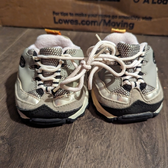 Skechers athletic shoes (Build a Bear) - Picture 4 of 6